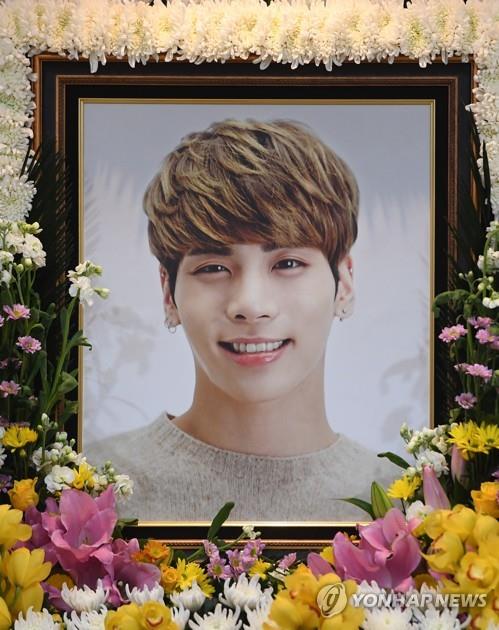 ジョンヒョンさんの笑顔の遺影（写真共同取材団）＝（聯合ニュース）