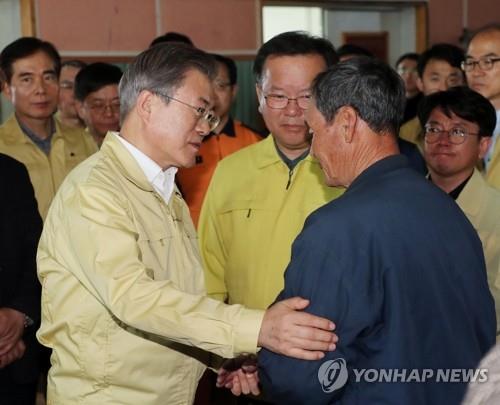 韓国の大規模山火事　文大統領が現場を訪問