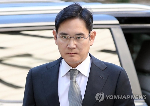 運命の差し戻し審　サムスントップ出廷＝韓国
