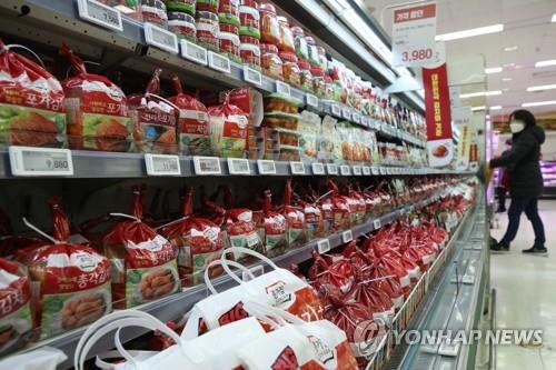 ソウルの大型スーパーで販売されているキムチ（資料写真）＝（聯合ニュース）