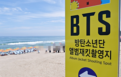 ［韓流］ＢＴＳの「Ｂｕｔｔｅｒ」撮影ビーチが人気　フォトゾーンに長い列