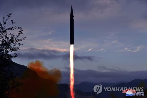 北朝鮮の朝鮮中央通信は９月２９日、極超音速ミサイル「火星８」の発射実験が初めて実施されたと報じた＝（朝鮮中央通信＝聯合ニュース）≪転載・転用禁止≫