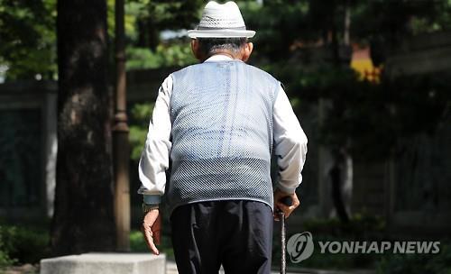 高齢者定義「７０歳以上」に引き上げ　６２％が賛成＝韓国調査