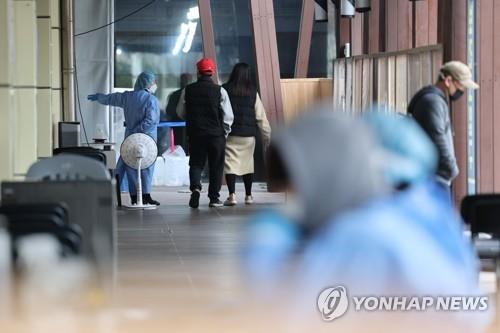［速報］韓国の新規コロナ感染者５万４５１９人　前週比１．１万人増