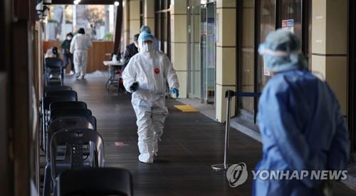 ［速報］韓国の新規コロナ感染者４万６５６４人　前週比で４４６人減