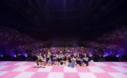 韓流］ＴＷＩＣＥ デビュー８周年記念ファンミ盛況 | 聯合ニュース