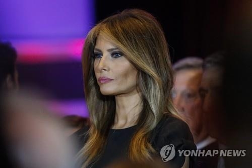 美영부인 꿈 영그는 멜라니아…191년만에 외국태생 가능성 - 2