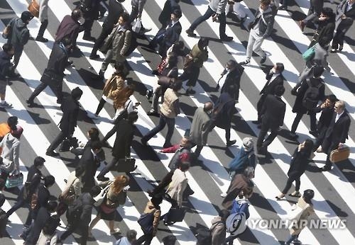 韓 노동시간 OECD 2위…日보다 두달 더 일하고 임금은 4분의3 - 4