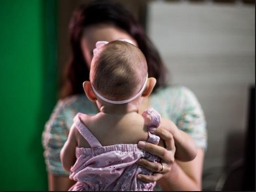 브라질에서 지카 감염 임신부에게 낙태를 허용하자는 데 대해 반대 의견이 우세하다