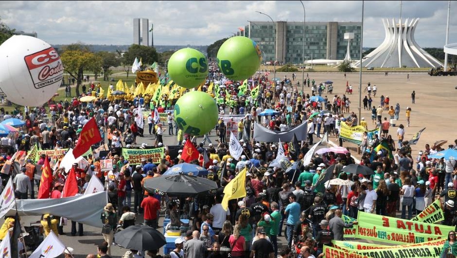 수도 브라질리아에서 벌어진 연금·노동 개혁 반대 시위