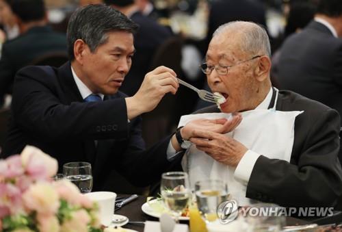 '6·25전쟁 영웅' 백선엽 장군 99세 생일…한미 軍수뇌 축하