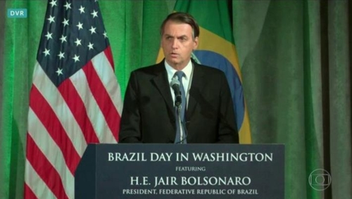 미국을 방문 중인 자이르 보우소나루 브라질 대통령이 18일(현지시간) 워싱턴 DC의 미-브라질 상공회의소에서 기업인과 투자자들을 대상으로 한 강연을 하고 있다. [브라질 뉴스포털 G1] 