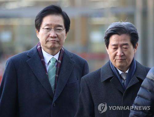 김영석 전 해수부 장관(왼쪽)과 윤학배 전 차관