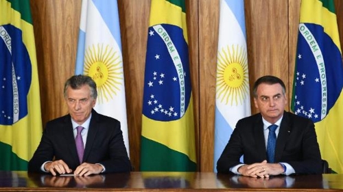 마우리시오 마크리 아르헨티나 대통령(왼쪽)과 자이르 보우소나루 브라질 대통령이 지난 1월 16일 브라질리아에서 정상회담을 했다. [브라질 뉴스포털 UOL]