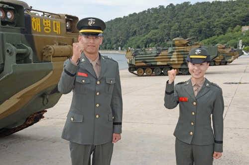 해군·해병대 사관후보생 292명 임관··· '6전7기' 여군소위 눈길