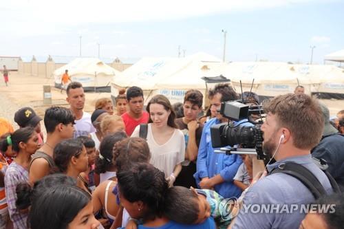콜롬비아 난민 텐트촌을 방문한 UNHCR 특사 앤젤리나 졸리