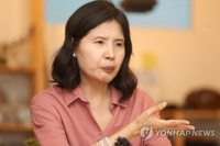 최영미 "등단 직후 작가회의 행사 가면 만지고 성희롱"