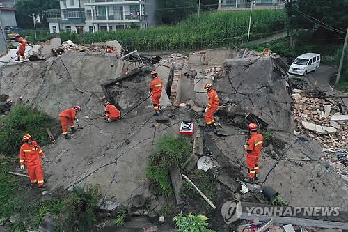 6월 17일 발생한 쓰촨성 지진 매몰자 수색