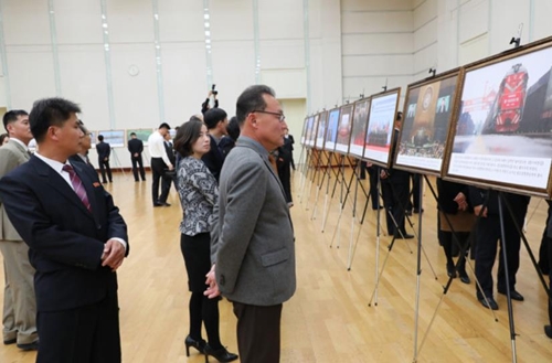 평양서 '中 경제발전' 사진전…"사회주의 건설경험 공유"