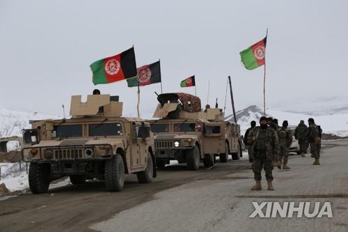 사고 지점 향하는 아프간군 차량 [신화=연합뉴스]