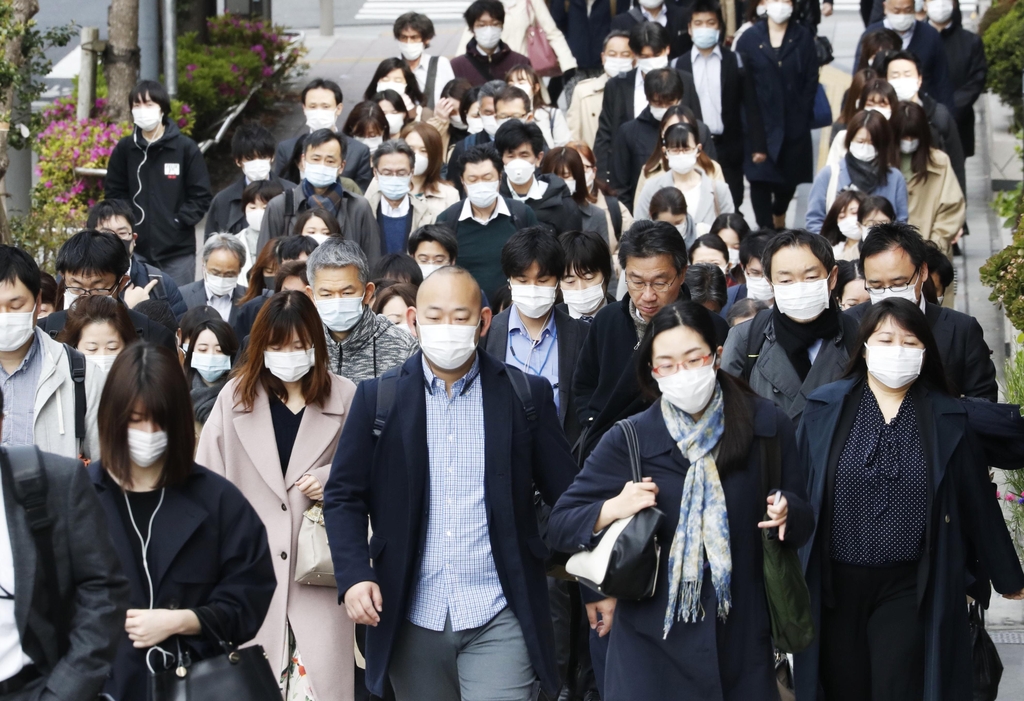 코로나19 긴급사태 일본 전국 확대…출근길 모습