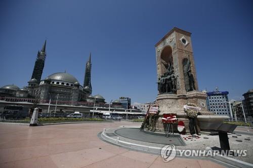 통행금지령이 내려진 이스탄불 중심지 탁심 광장 모습