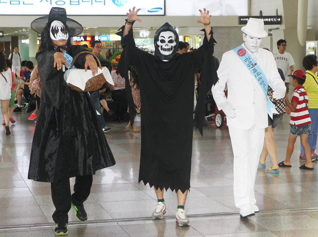 여름 휴가철 공항 패션 종결자를 찾아라. 2012년 김포공항