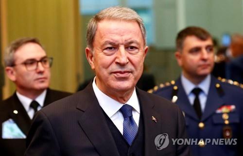 훌루시 아카르 터키 국방부 장관