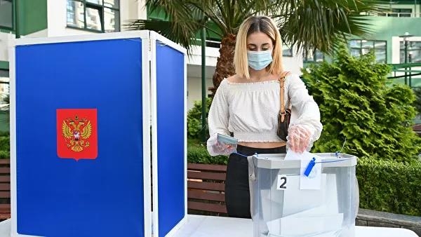 투표하는 러시아 유권자 [리아노보스티=연합뉴스 자료사진]
