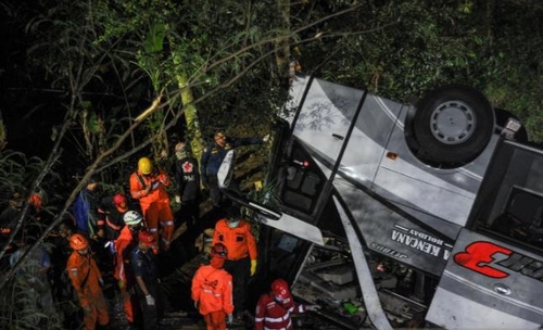 인도네시아 서부 자바서 관광버스 계곡 추락…최소 26명 사망
