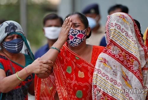 끝없는 인도 코로나 비극…18일간 한 대학서 교수 34명 사망