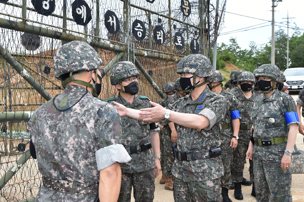 합참의장, 동부 일대 육해공군 군사대비태세 점검