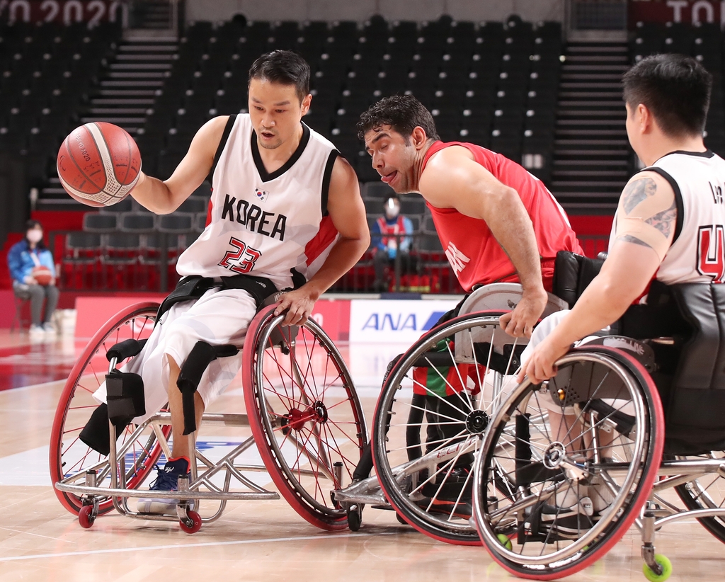 한국 휠체어농구 대표팀 도쿄 패럴림픽 9-10위전 경기 모습