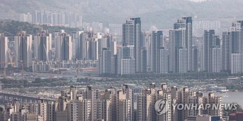 서울 남산에서 바라본 서초구 반포 일대 아파트