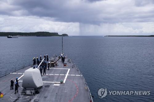 美구축함 남중국해 中인공섬 근처 항해…中 "주권 침해"