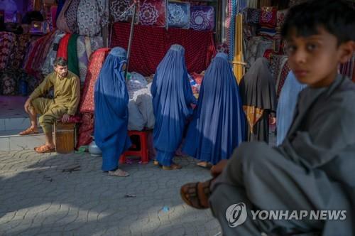 탈레반의 아프간 경제난 악화일로…여교사 등 국제사회에 'SOS'