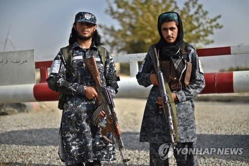 아프간 수도 카불에서 경계 활동 중인 탈레반. [AFP=연합뉴스]