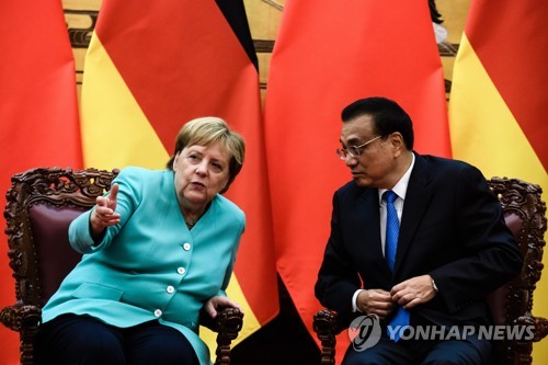 리커창도 떠나는 메르켈에 "중국에 자주 오기 바란다"