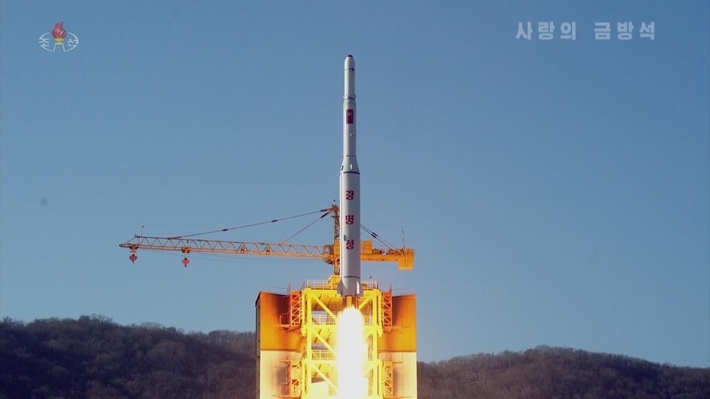 북한, 누리호 발사일에 5년전 '광명성 4호' 발사 조명