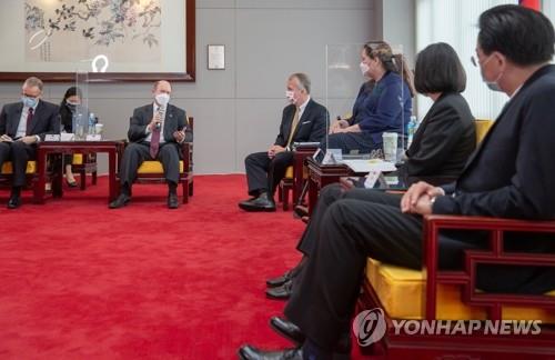 지난 6월 차이잉원 대만 총통과 미국 상원의원단 접견 모