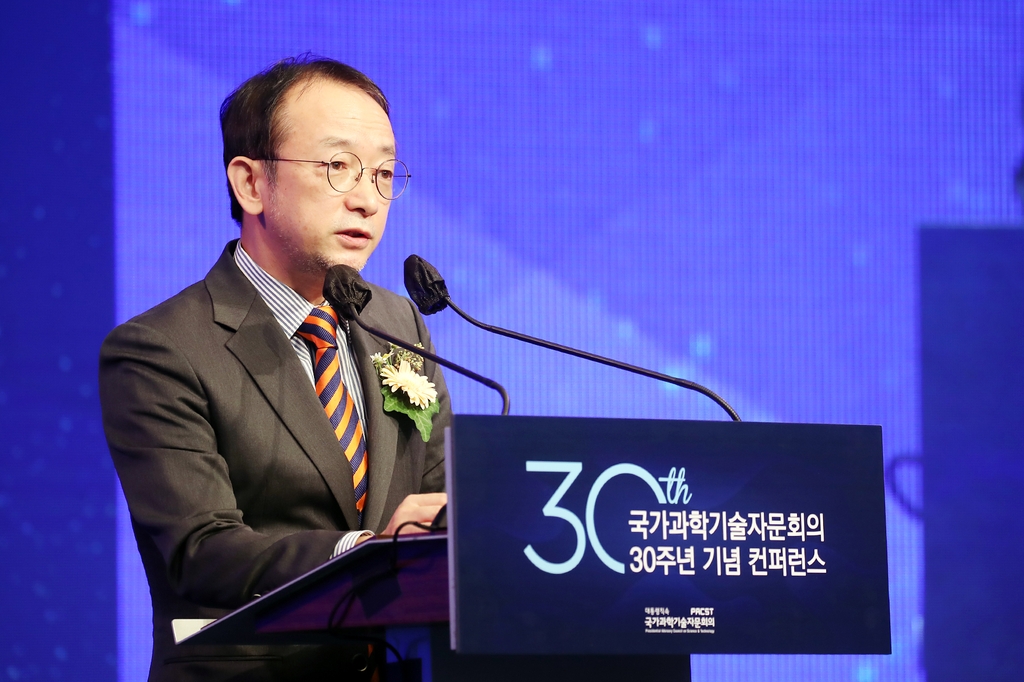 국가과학기술자문회의 출범 30주년 콘퍼런스 개회사하는 염한웅 부의장