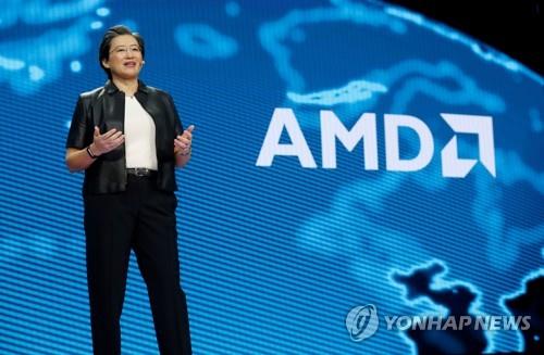 AMD의 로고와 리사 수 CEO