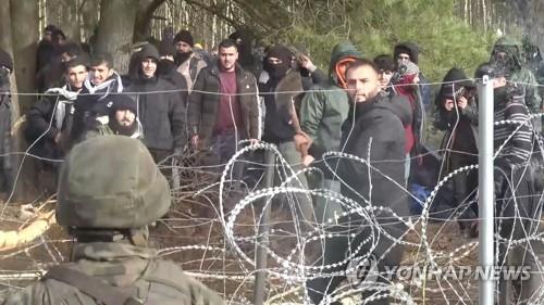 벨라루스-폴란드 국경에 몰려든 중동 이주민들