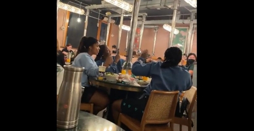 방탄소년단이 소개한 LA 곱창집에서 '버터'를 부르는 팬들