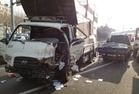 인천 고가도로서 화물차 간 충돌…2명 부상