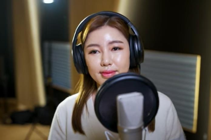 홍보영상 첫머리에서 아리랑을 부르는 가수 송가인