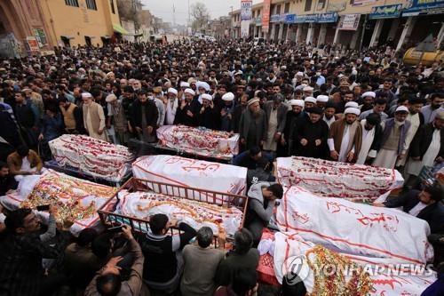 파키스탄 시아파 모스크 테러 사망자 63명으로 늘어