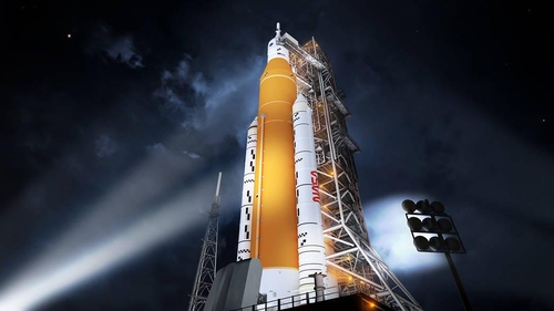 미국 달 복귀 투입 SLS 로켓·오리온 캡슐 위용 18일 첫 공개