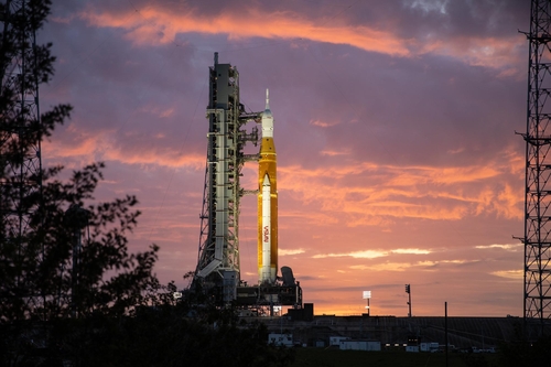 美NASA, 반세기 만의 달 복귀 로켓 연료주입 포함 '실전' 초읽기