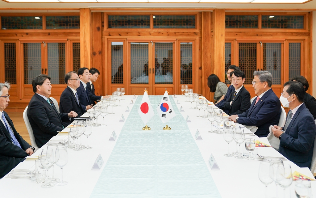 박진 외교장관 후보자와 하야시 일본 외무상 회담